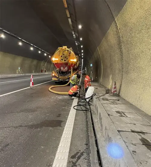 葫芦岛隧道排水渠清淤